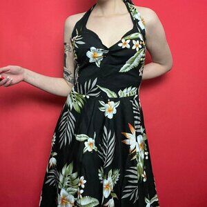 Hell bunny / Pinup style halter dress with tropical florals 🤍🖤​​​​​​